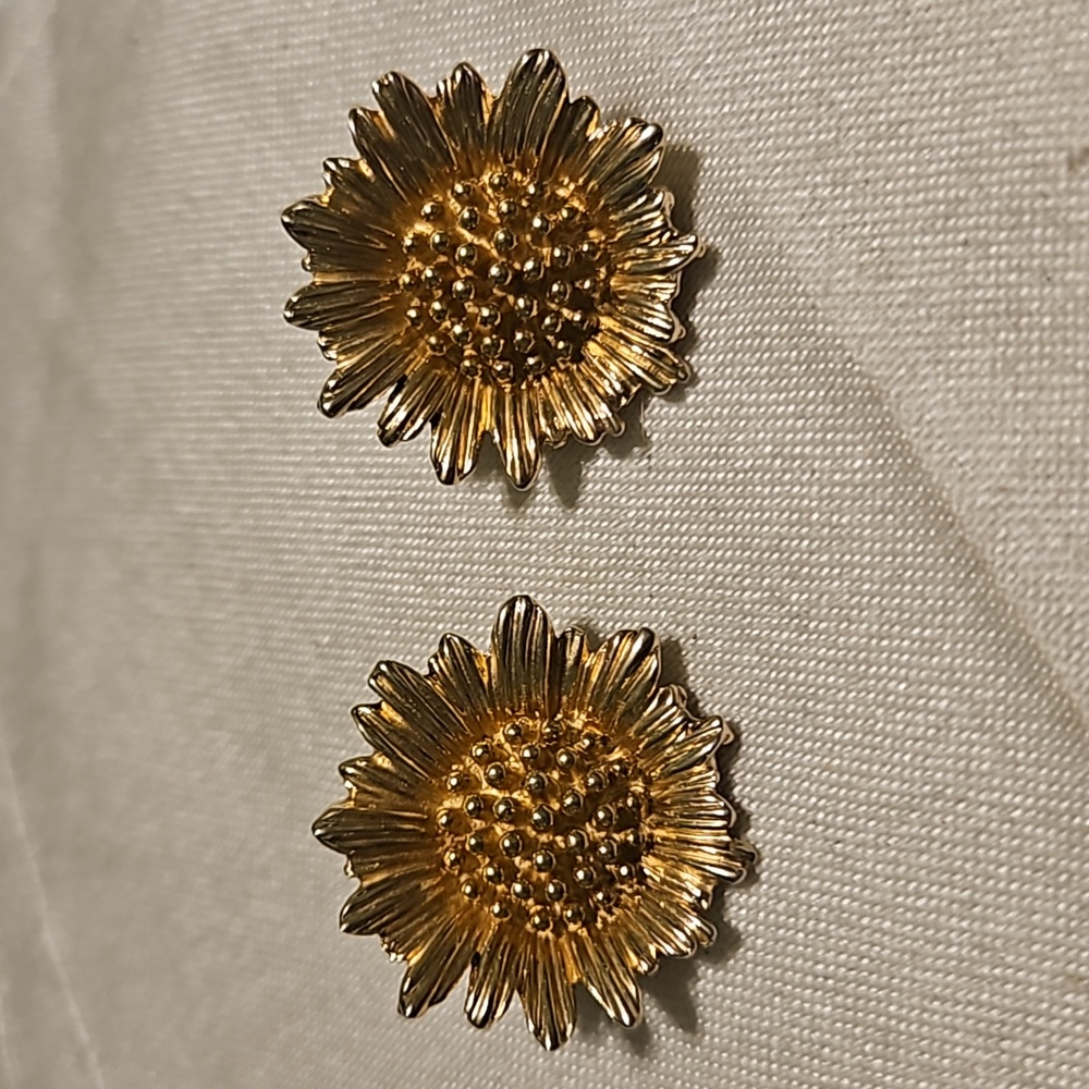 Vintage Gold-Tone Sunflower Clip-On Earrings